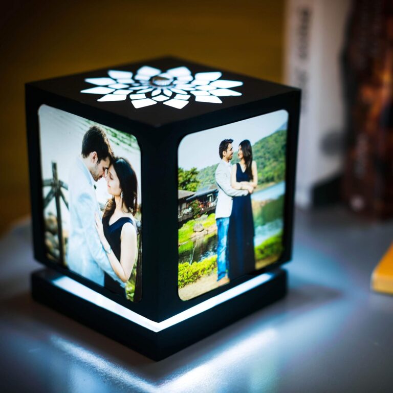 Flora-Rotating LED Photo Lamp with 4 Photos